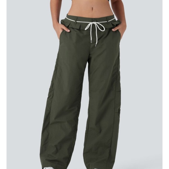 HALARA Pants - MEDIUM.   HALARA. LOW RISE WATER REPELLENT RUFFLE BARREL LEG PANTS